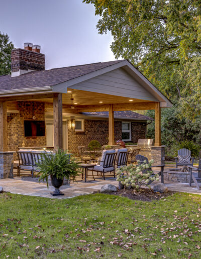 Professional landscaping service LawnScapes provides residential yard maintenance and seasonal lawn care solutions.