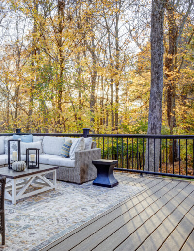 Professional landscaping service LawnScapes provides residential yard maintenance and seasonal lawn care solutions.